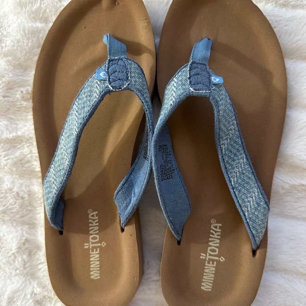 Minnetonka Blue and Brown Sandals with Ergonomic Design BRAND NEW